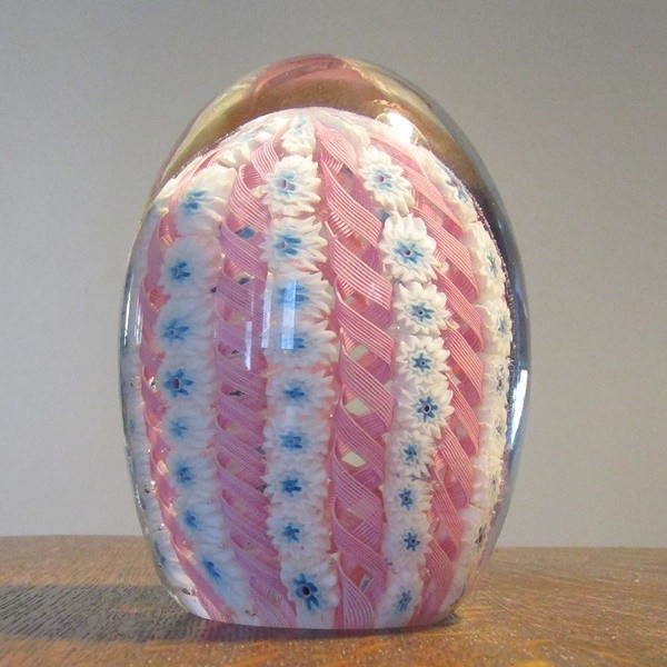 MuranoFratelliTosoZanfiricoPinkLatticinoBlueandWhiteMillefioriPaperweight.JPG.9116632e8e8fbfc6658049acefa1a297.JPG